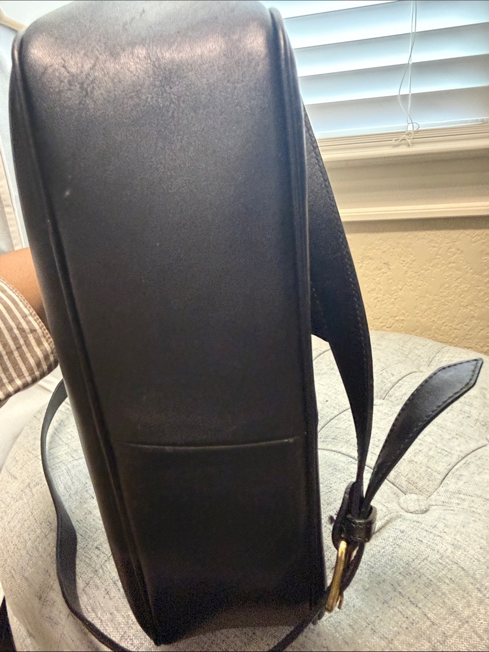 Burberrys Classic Black Leather Bag with Embossed Crest - Picture 11 of 13